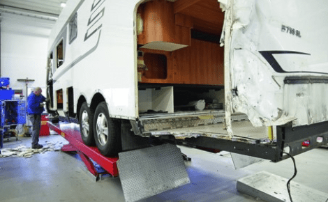 De camper- en caravanuitrusting die de meest voorkomende verwondingen voorkomt